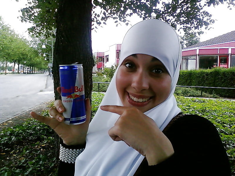 Chicas musulmanas vestidas
 #79661600