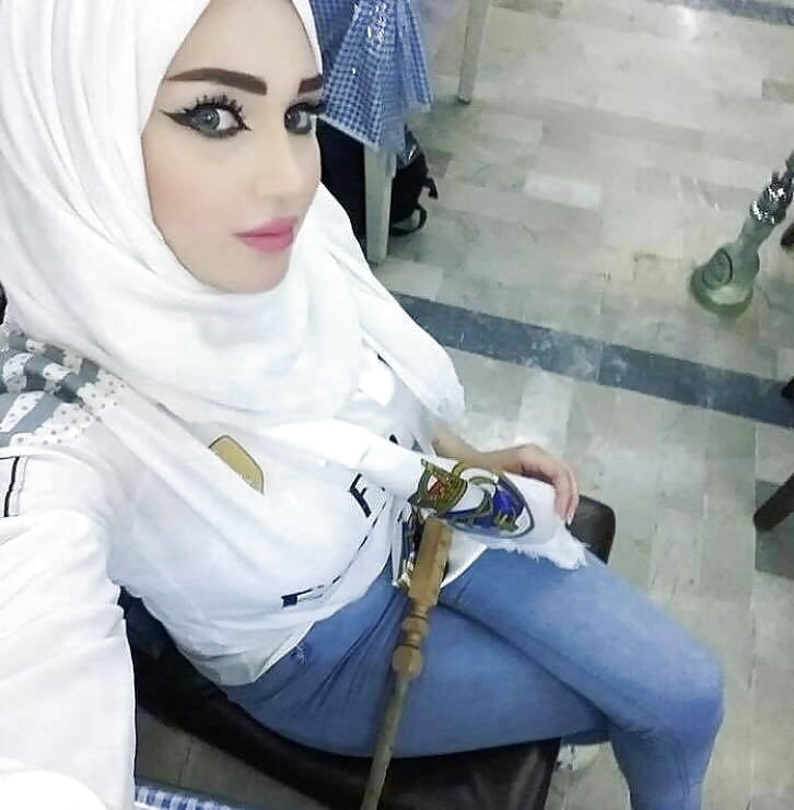 Chicas musulmanas vestidas
 #79661603