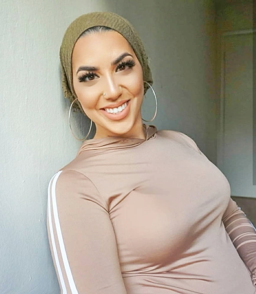 Chicas musulmanas vestidas
 #79661604