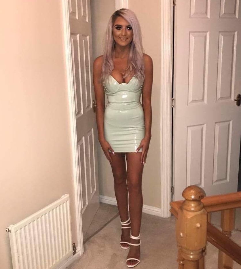 完全に服を着た、素晴らしい8
 #90372385