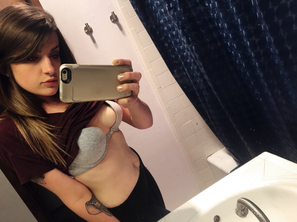 Amateur 1104 #93670215