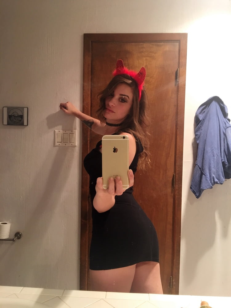 Amateur 1104 #93670299