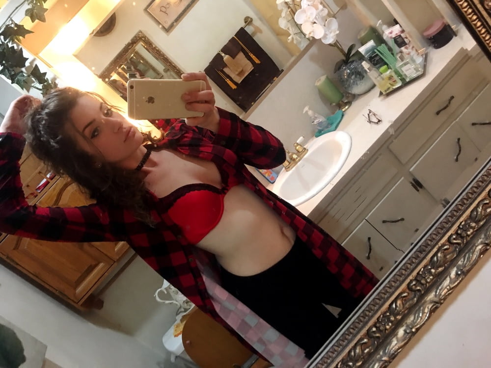 Amateur 1104 #93670367