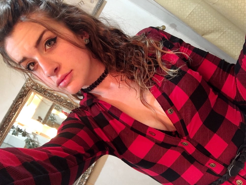Amateur 1104 #93670379