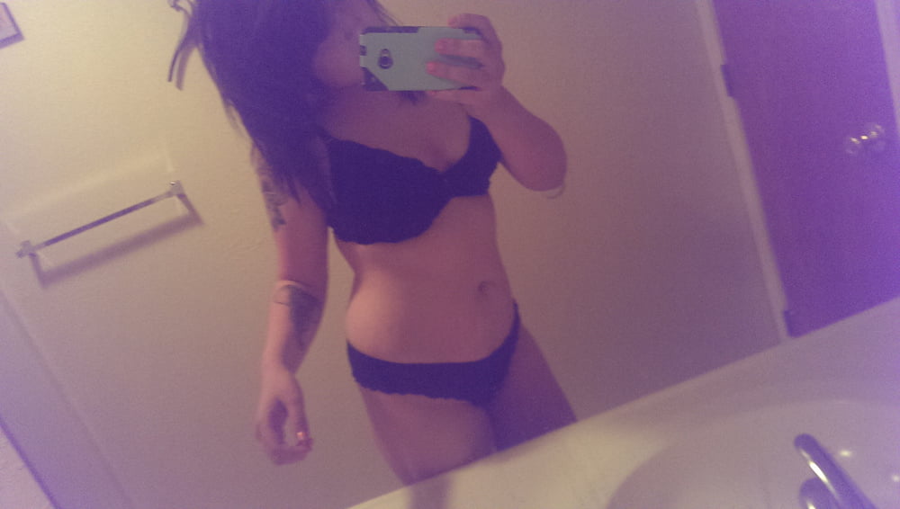 Amateur 1104 #93670817