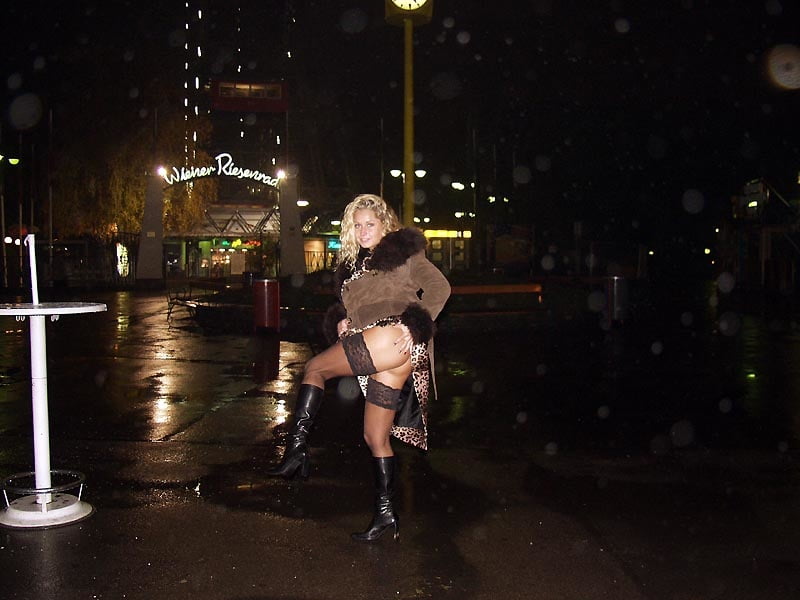 Exibe nudity publc
 #94662408