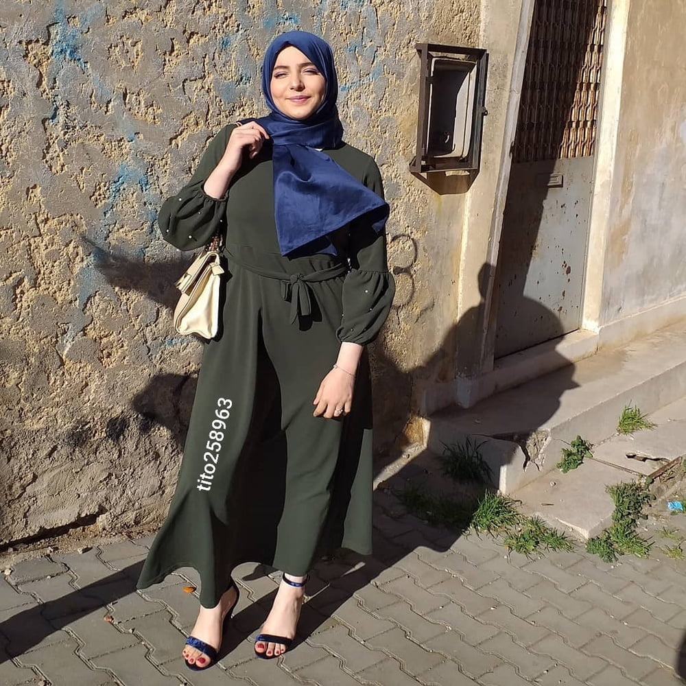 Arabes hijab pieds talons
 #82291342