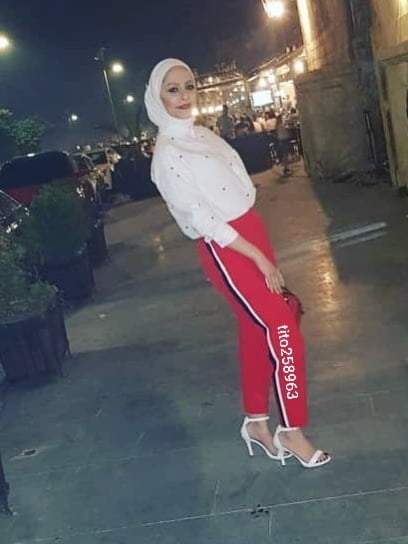 Arabes hijab pieds talons
 #82291382