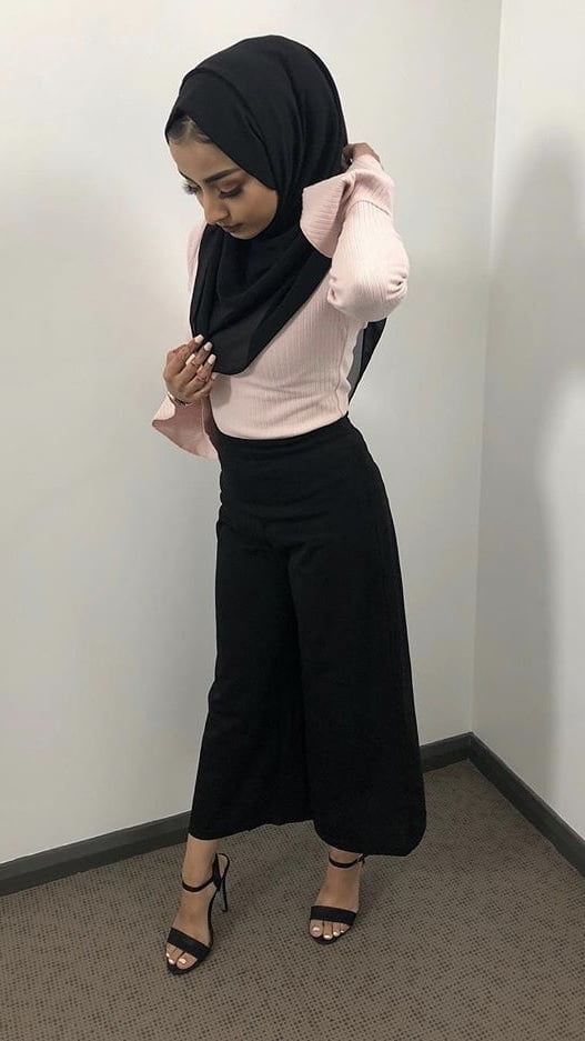Arabo hijab piedi tacchi
 #82291436