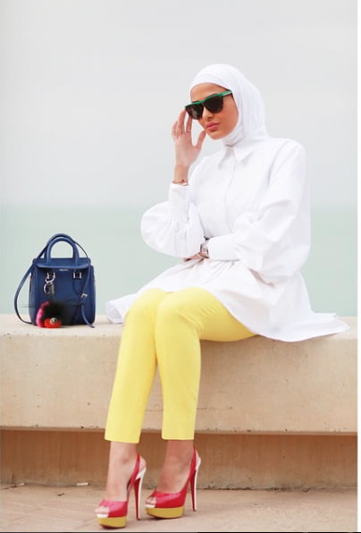 Arabes hijab pieds talons
 #82291462