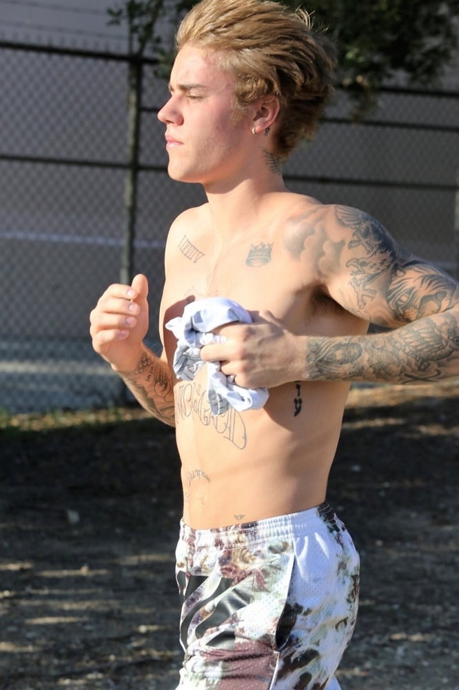 Male celeb Justin Bieber paparazzi nude cock shots #106860913