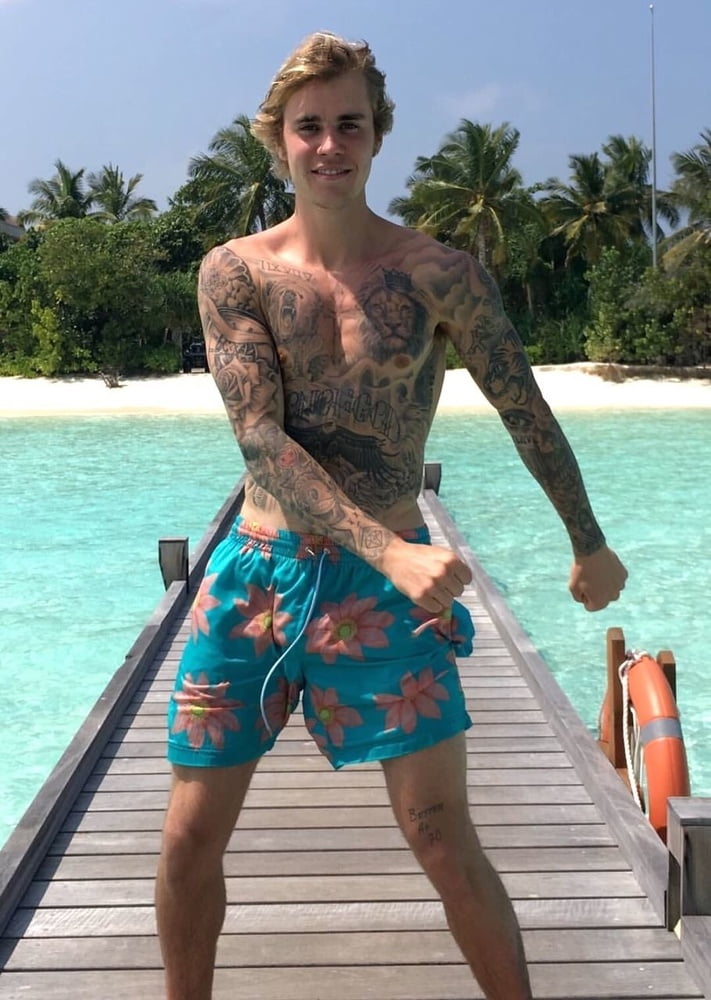 Male celeb Justin Bieber paparazzi nude cock shots #106860922