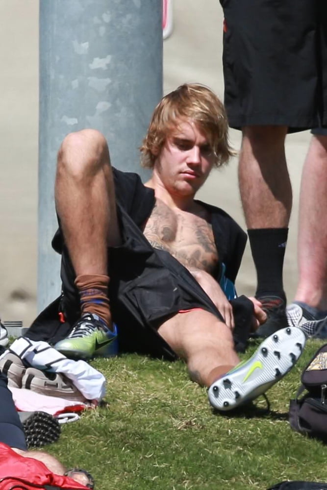 Male celeb Justin Bieber paparazzi nude cock shots #106860934