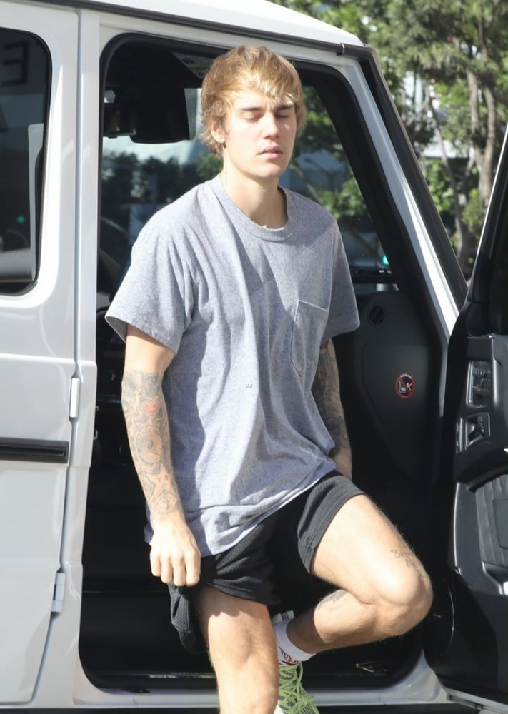 Male celeb Justin Bieber paparazzi nude cock shots #106860951