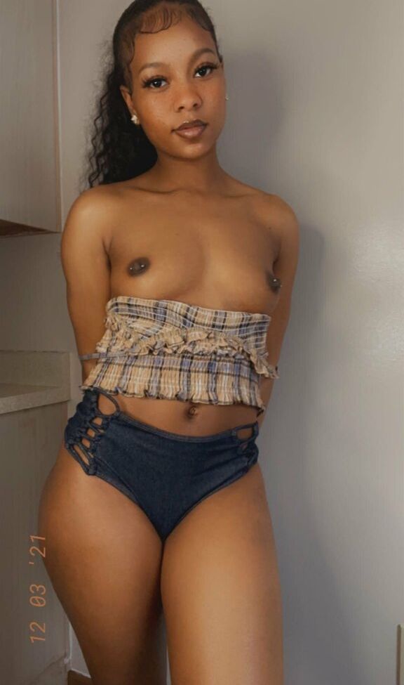 Saleema Mansur desnuda #108419935