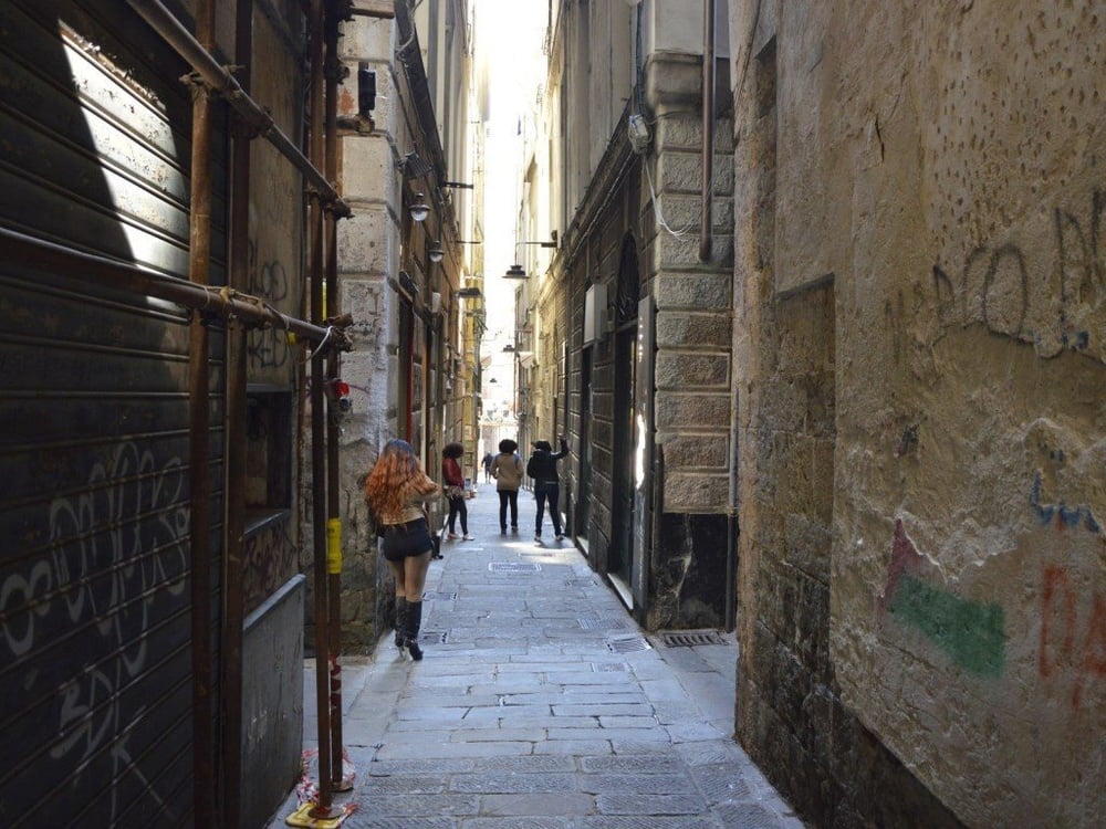 Prostituées de rue à Gênes, Italie.
 #106499023