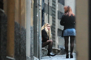 Prostituées de rue à Gênes, Italie.
 #106499024