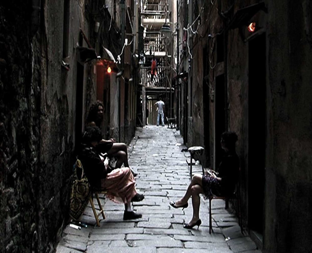 Prostituées de rue à Gênes, Italie.
 #106499026