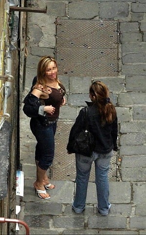 Prostituées de rue à Gênes, Italie.
 #106499028