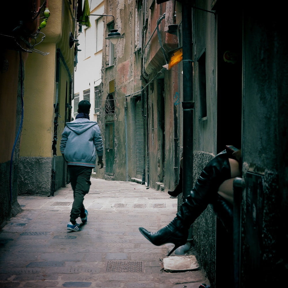 Prostituées de rue à Gênes, Italie.
 #106499033