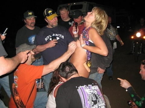 Helpless strippers en la multitud caliente
 #89745117