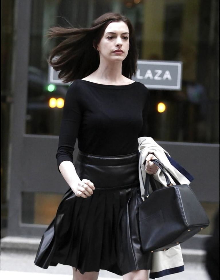 Anne hathaway
 #102482951