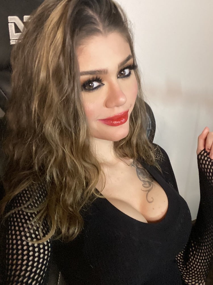 Comente em qual streamer vc quer ver tomar leite #81429133