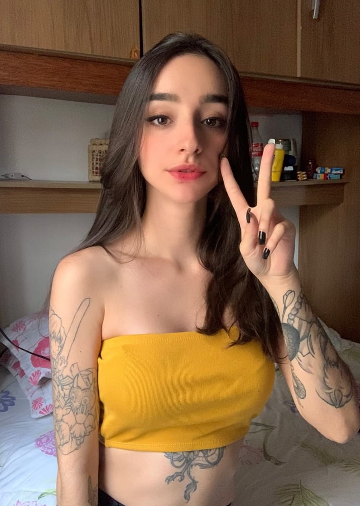 Comente em qual streamer vc quer ver tomar leite #81429136