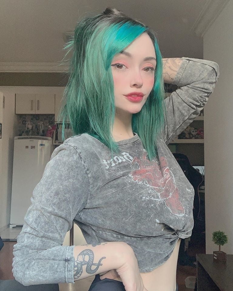 Comente em qual streamer vc quer ver tomar leite #81429250