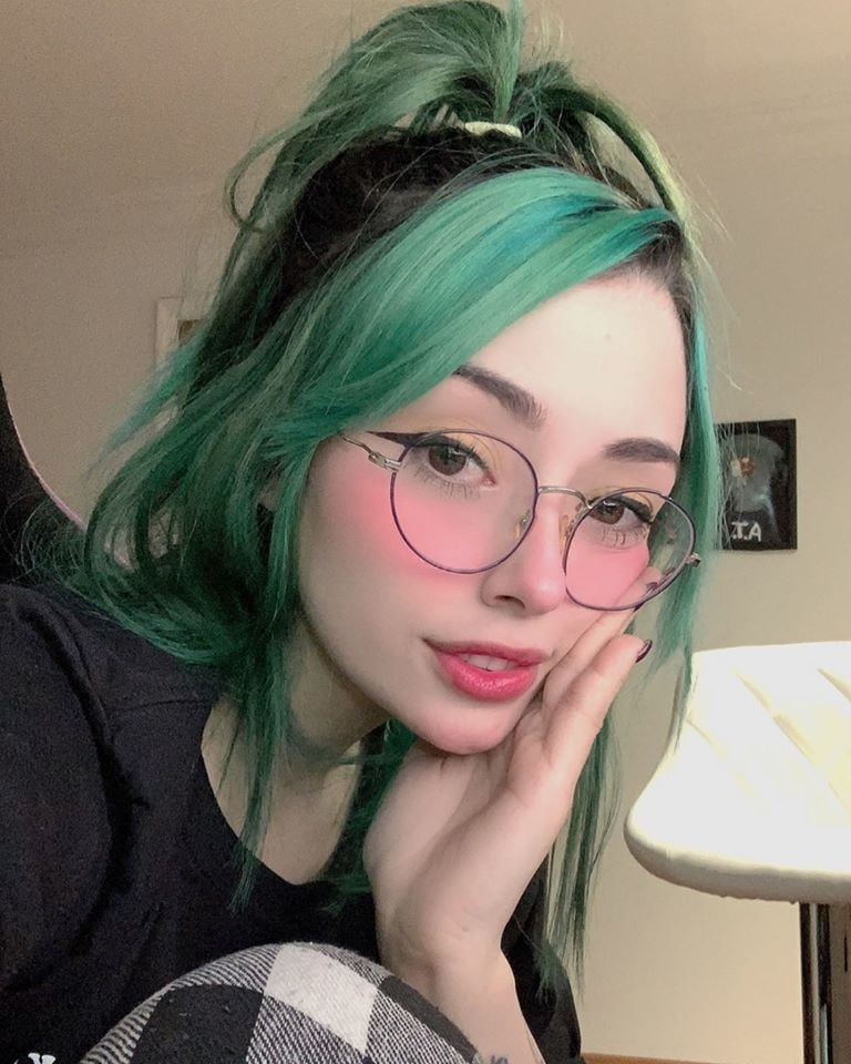 Comente em qual streamer vc quer ver tomar leite #81429257