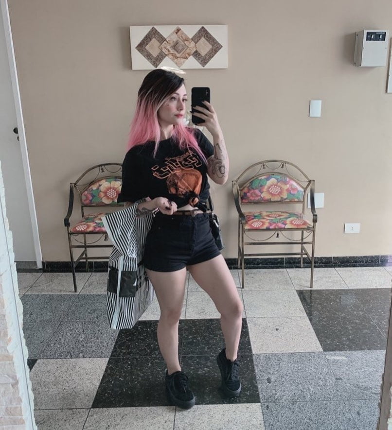 Comente em qual streamer vc quer ver tomar leite #81429293