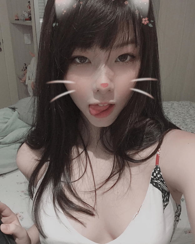 Comente em qual streamer vc quer ver tomar leite #81429306