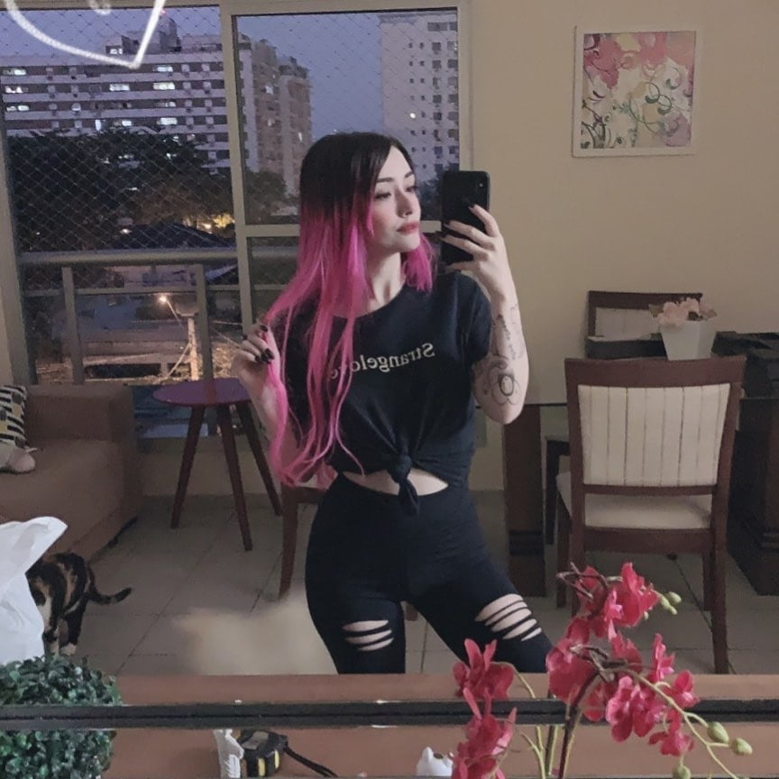 Comente em qual streamer vc quer ver tomar leite #81429318