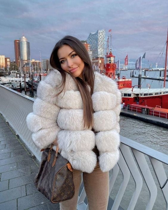 woman in fur coat 22 #101783328