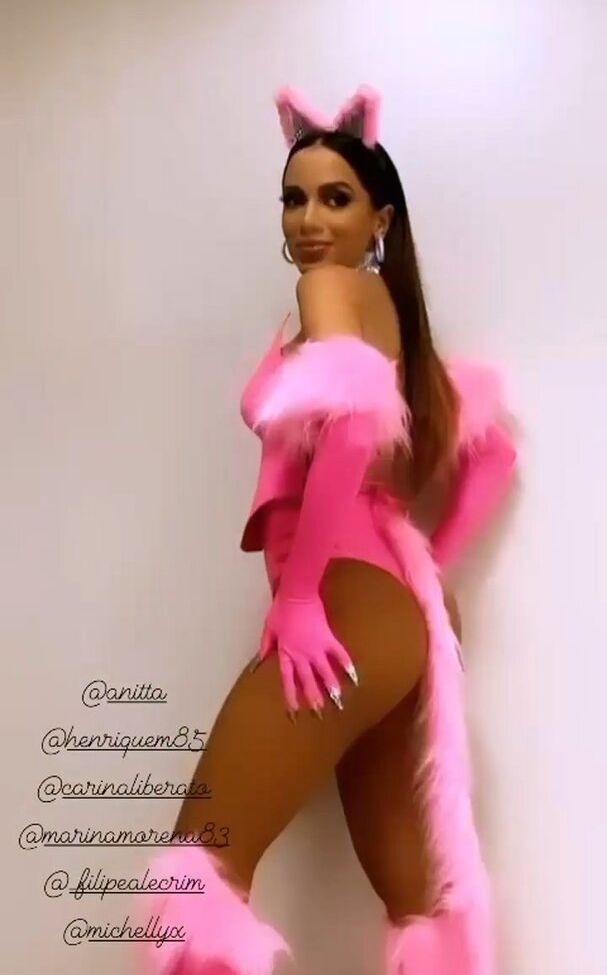 Anitta desnuda #107705194