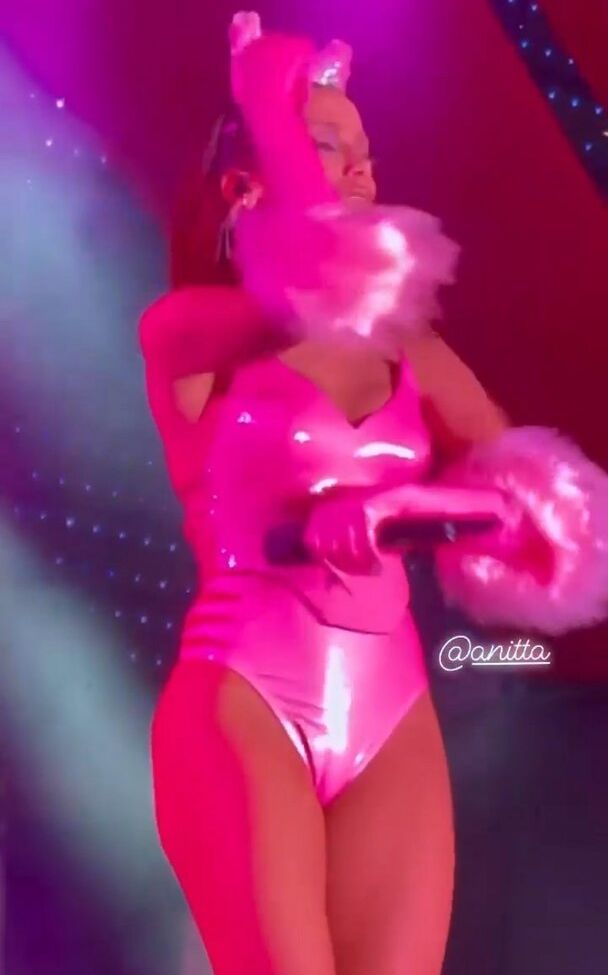 Anitta desnuda #107705200