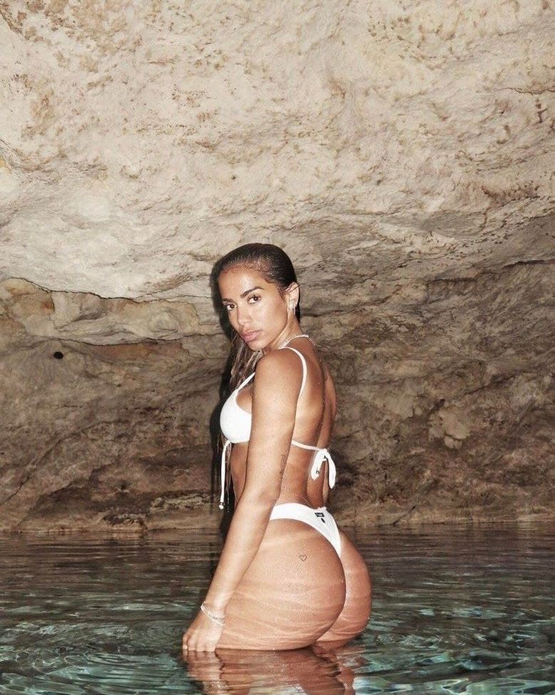 Anitta desnuda #107705330