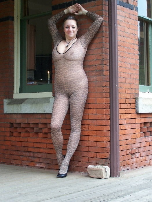 Monique en catsuit de nylon
 #93547924