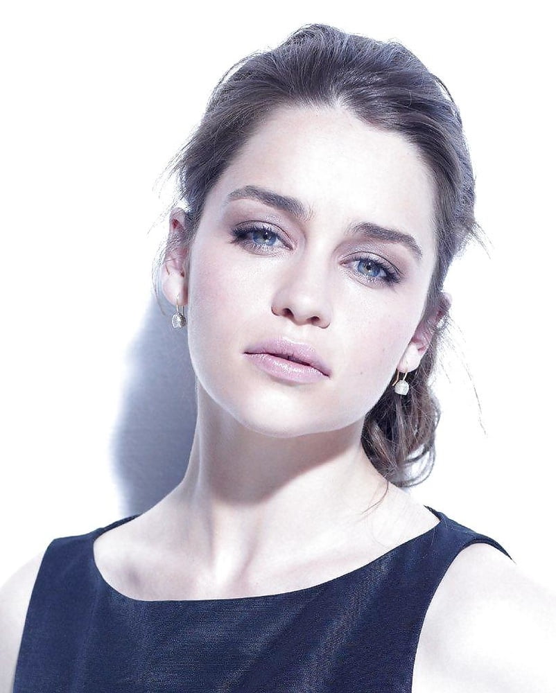 Emila Clarke Hot Pics #103873409