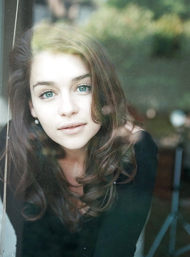 Emila Clarke Hot Pics #103873849