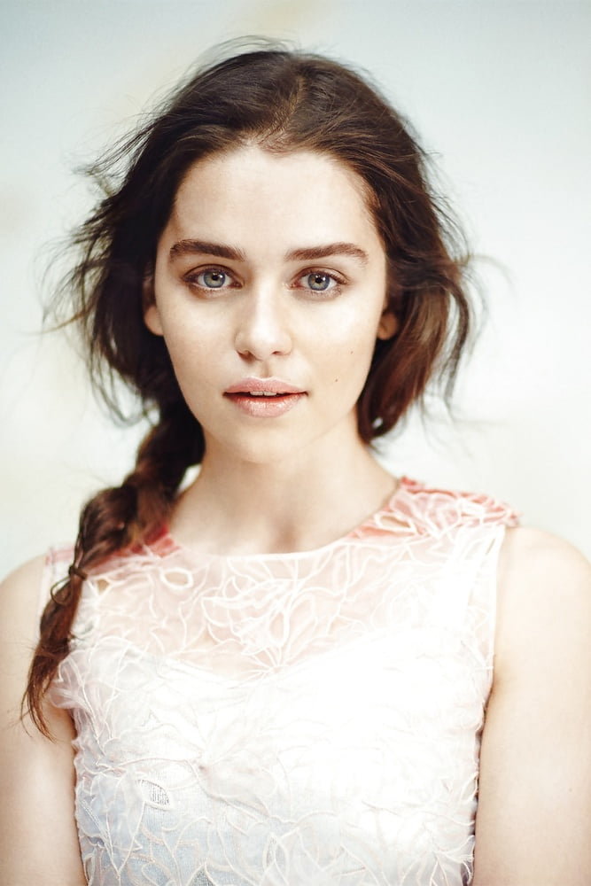 Emila Clarke Hot Pics #103874088