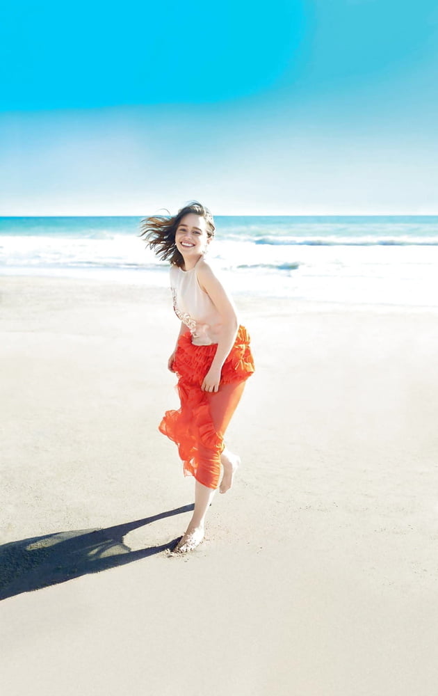 Emila Clarke Hot Pics #103874164