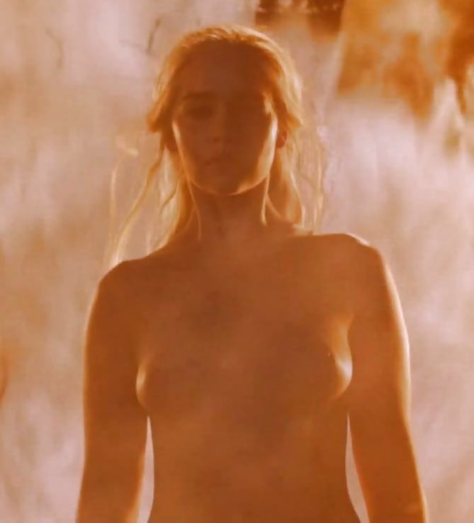 Emila Clarke Hot Pics #103874371
