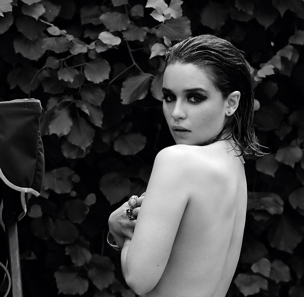 Emila Clarke Hot Pics #103874489