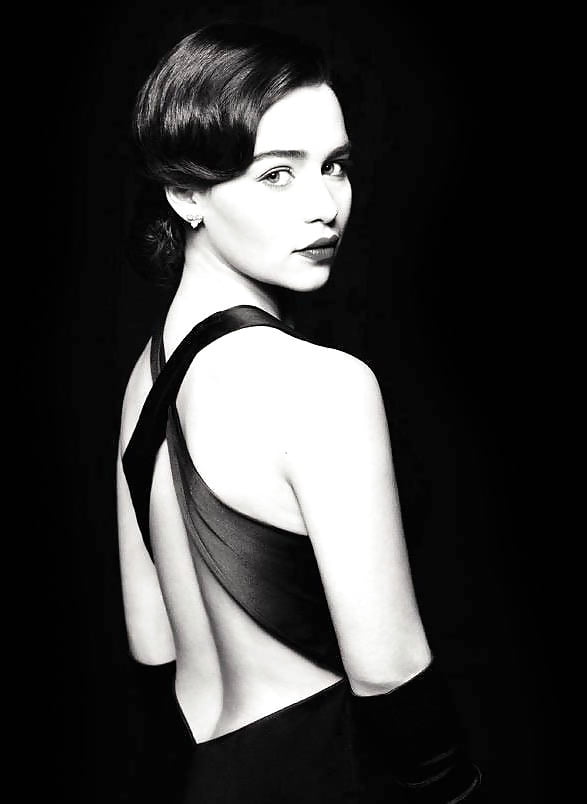 Emila Clarke Hot Pics #103874492