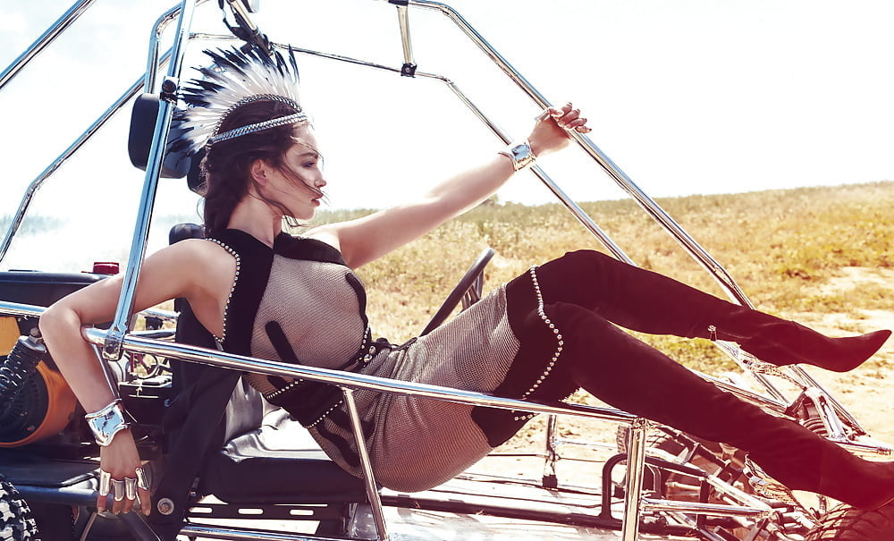 Emila Clarke Hot Pics #103874563