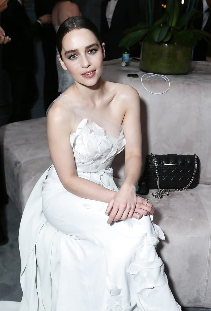 Emila Clarke Hot Pics #103874661