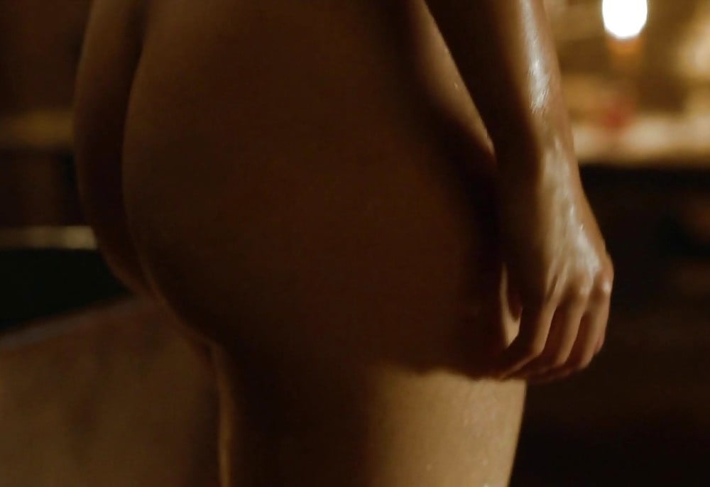 Emila Clarke Hot Pics #103874749