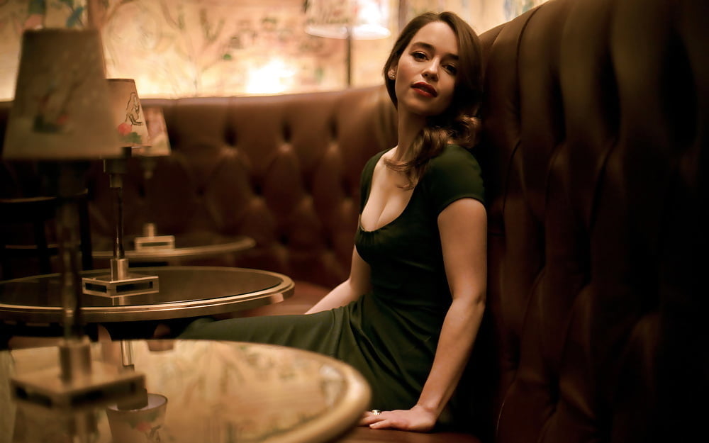 Emila Clarke Hot Pics #103874817