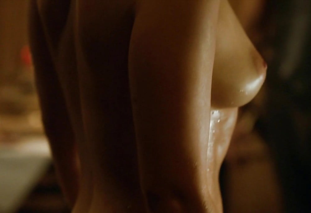Emila Clarke Hot Pics #103874856